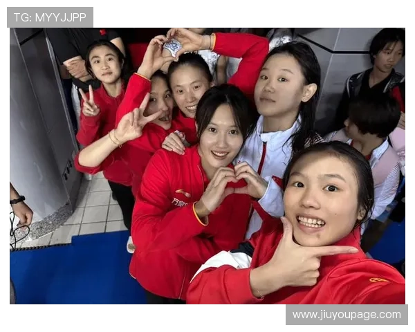 全运会混双颁奖礼:冠军笑容灿烂,亚军难掩失落